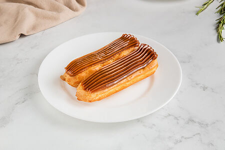 Эклер со сгущенкой