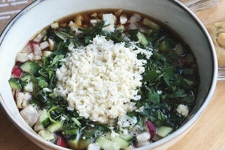 Окрошка на квасе с куриной грудкой