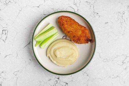 Котлета по-киевски с картофельным пюре