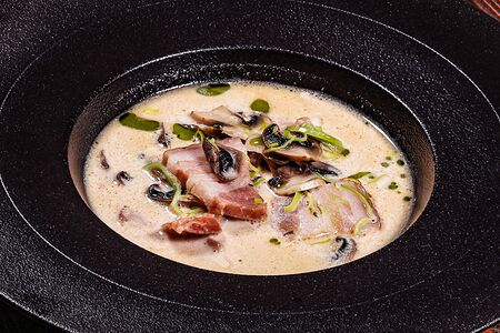 Сливочный суп со свининой