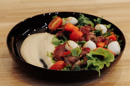 Салат с ростбифом