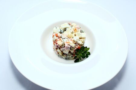 Салат Оливье с курицей