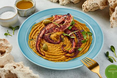 Осьминог по-гречески с фавой