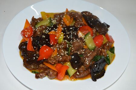 Говядина в апельсиново-устричном соусе