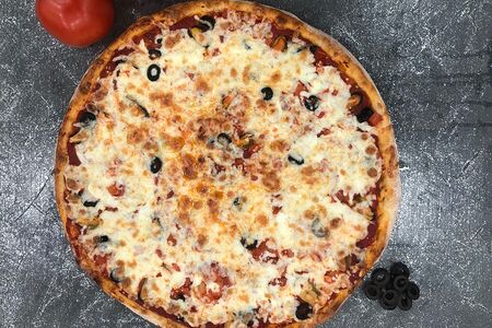 Пицца Карибская на красном соусе