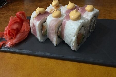 Ролл с беконом
