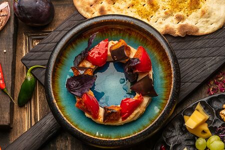 Хумус из лобио с аджапсандалом