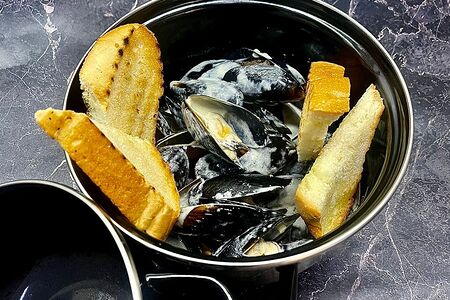 Мидии в соусе Дор-Блю