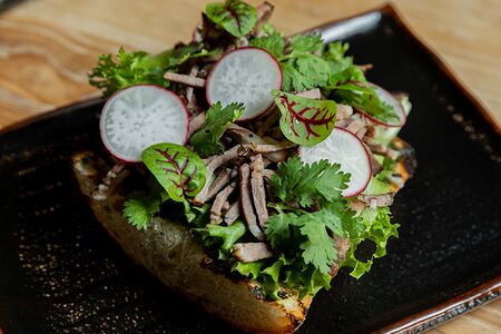 Брускетта с брискетом