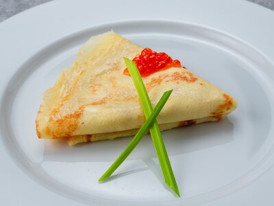 Блин с красной икрой