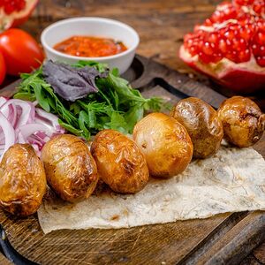 Картофель на углях с курдюком