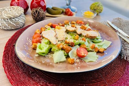 Салат Цезарь с курицей 