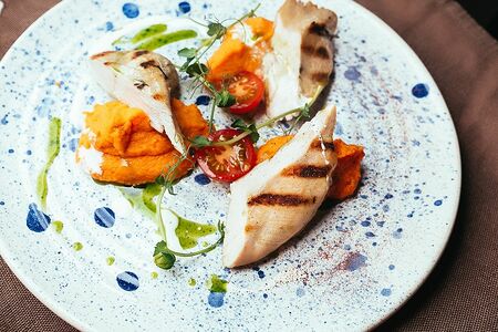 Стейк из индейки с пюре из батата