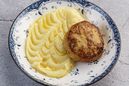 Куриная котлетка с пюре