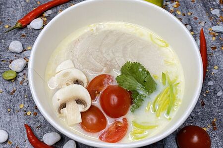 Том ям с курицей