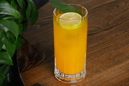 Лимонад манго-маракуйя