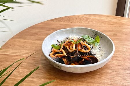 Черные спагетти с морепродуктами