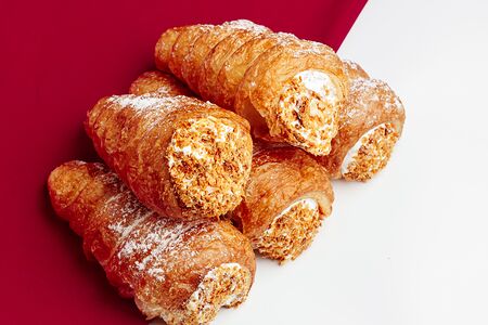 Трубочка с белковым кремом