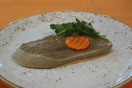 Язык говяжий отварной