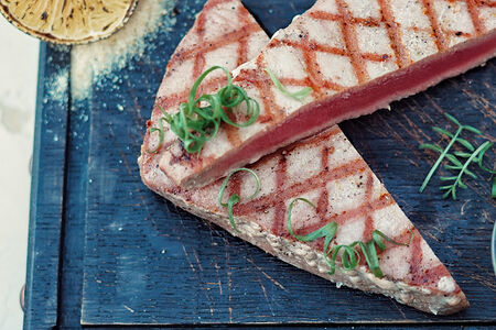 Стейк из тунца Средиземноморский красавчик