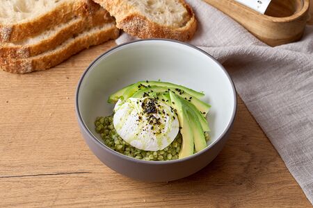 Зелёная гречка с авокадо