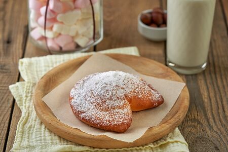 Майская булочка с творогом