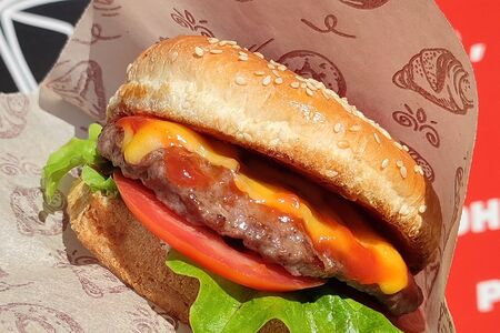 Чизбургер с говяжьей котлетой