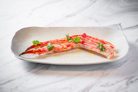 Нога краба с теплым маслом