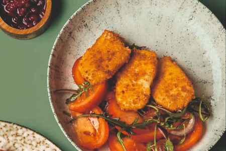 Салат с сулугуни и томатами