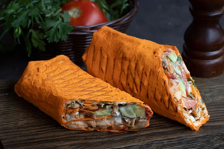 Шаурма с курицей в сырном лаваше