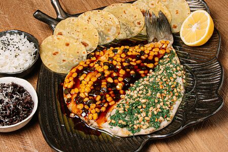 Дикий сибас на пару с двумя видами соуса