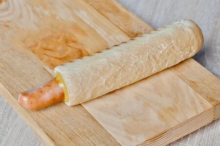 Хот-дог Французский с колбаской из курицы халяль