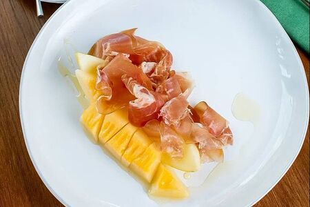 Дыня, парма и мёд