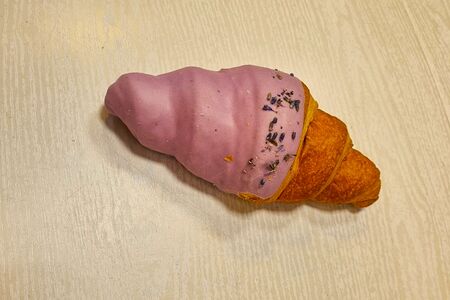 Круассан черника-лаванда