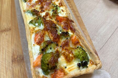 Киш с рыбкой, брокколи и сливочным сыром