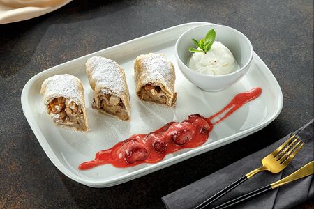 Штрудель яблочный