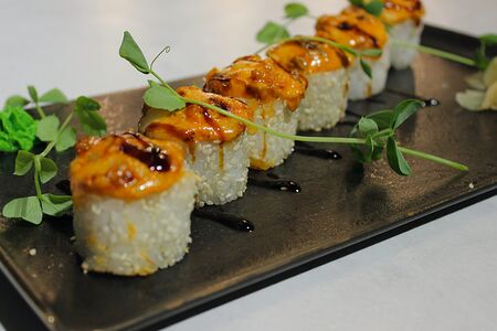 Роллы запеченные с угрем