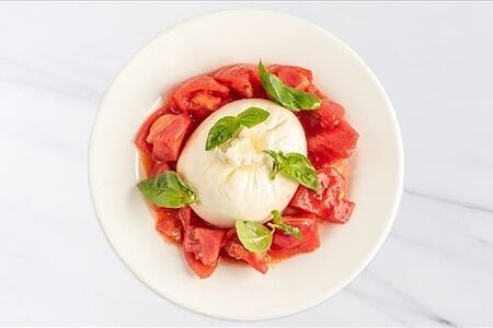 Буррата Гранде, томаты, песто, бальзамический уксус di Modena Igp