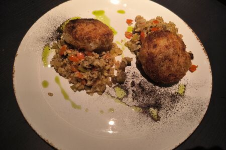 Котлеты из петуха с овощным булгуром