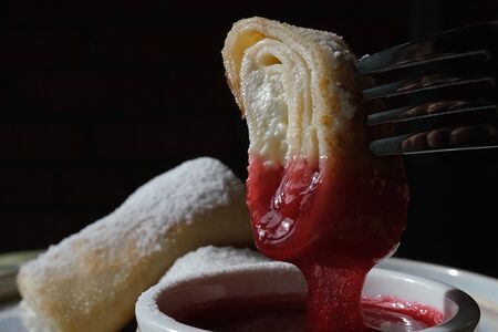 Блины с творогом и малиновым соусом