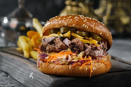 Бургер с брискетом