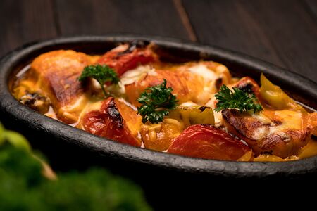 Лосось с овощами в печи