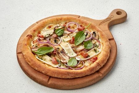 С лесными грибами, беконом и сыром камамбер