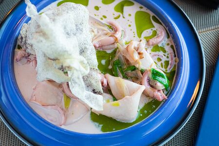 Командорские кальмары с сливочном соусе