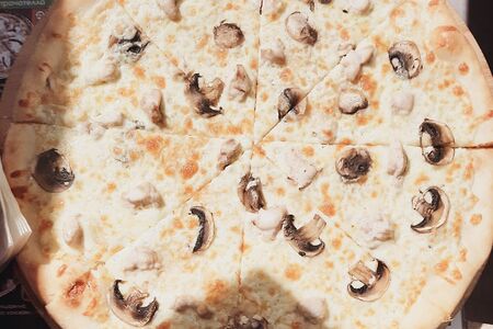 Пицца с грибами