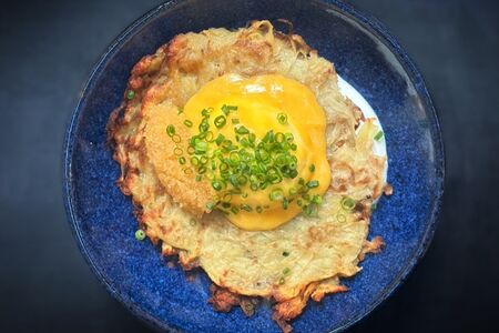 Драники со сметаной и щучьей икрой