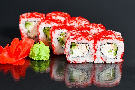 Ролл Калифорния с огурцом