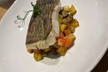 Филе палтуса с соте из овощей в грибной имульсии