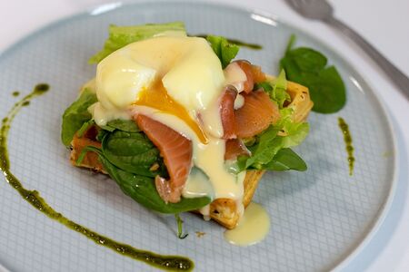 Яйцо Бенедикт с лососем