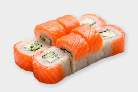 Филадельфия с лососем и огурцом